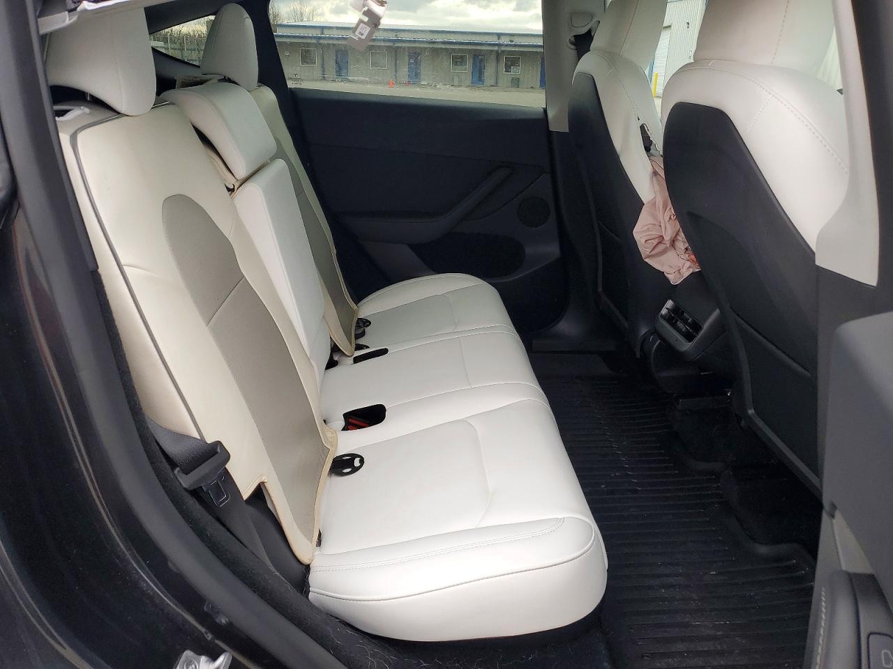 2024 Tesla Model Y - zdjęcie 11