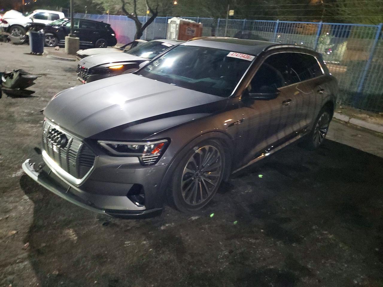 2019 Audi E-Tron Prestige - zdjęcie główne