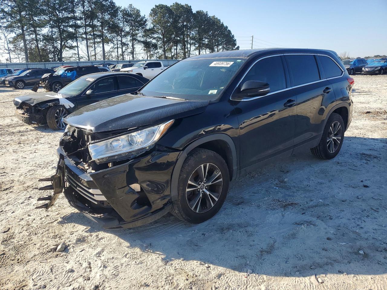 2019 Toyota Highlander Le - zdjęcie główne