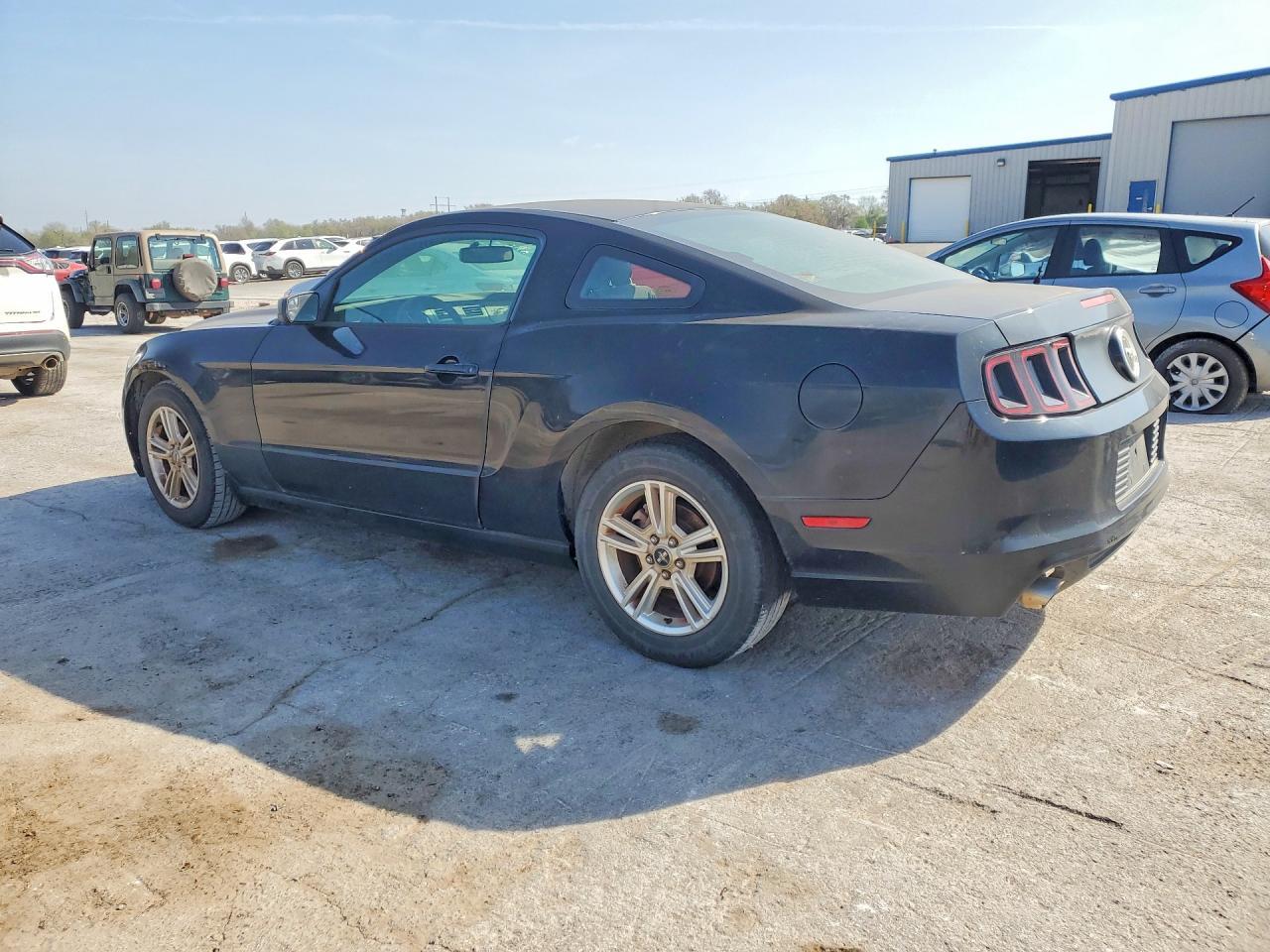2013 Ford Mustang - zdjęcie 2