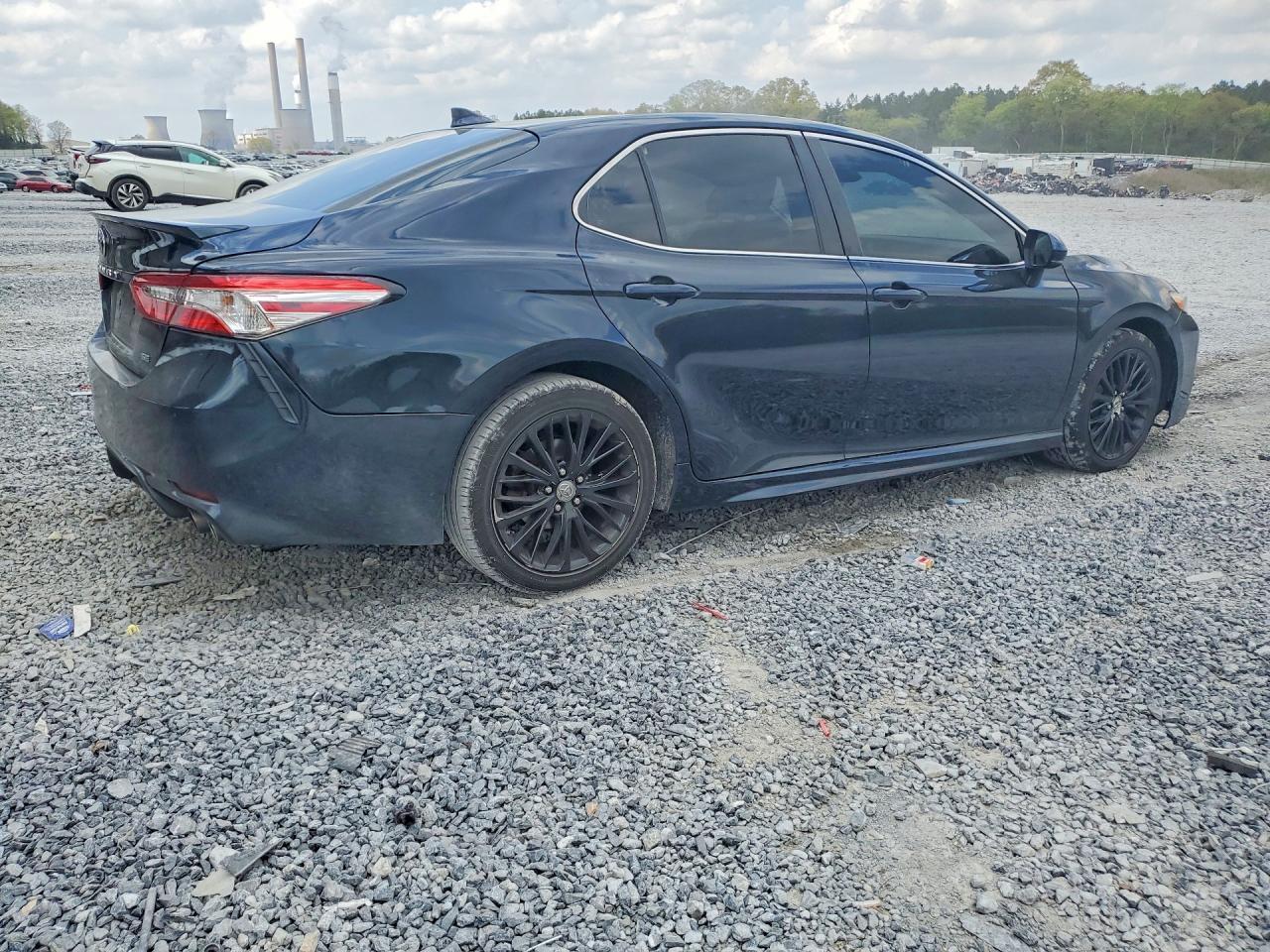 2019 Toyota Camry Se - zdjęcie 3