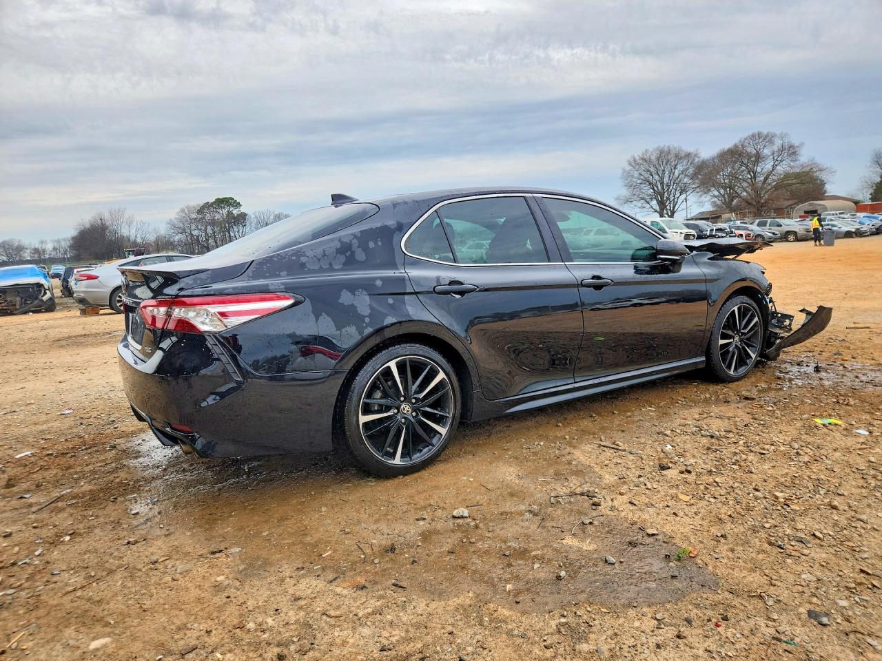 2020 Toyota Camry Xse - zdjęcie 3