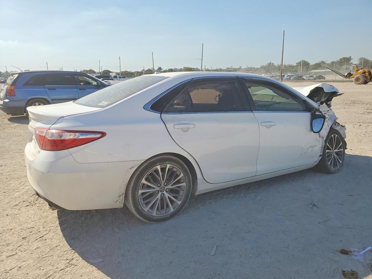 2016 Toyota Camry Se - zdjęcie 3