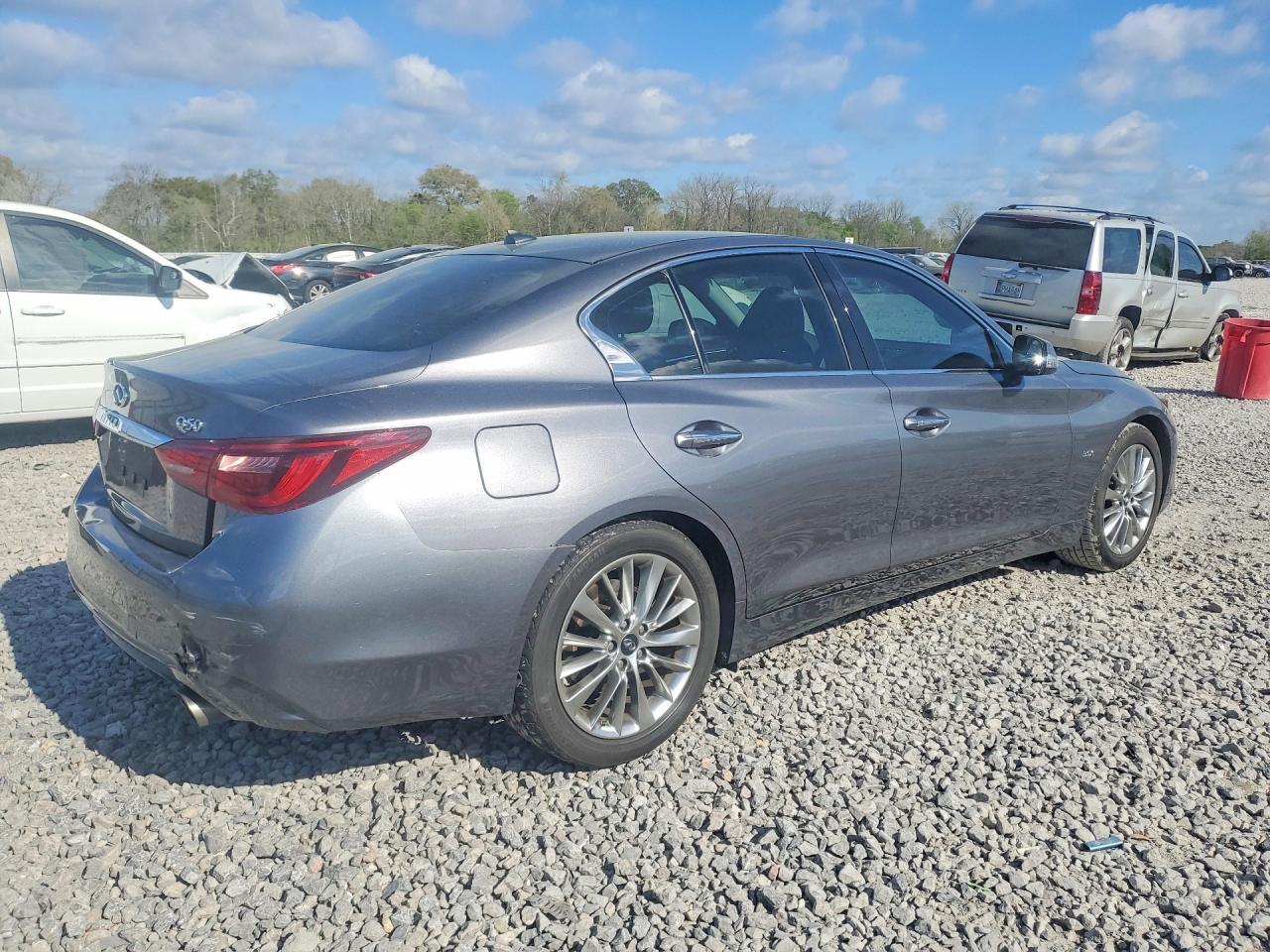 2018 Infiniti Q50 3.0T Luxe - zdjęcie 3