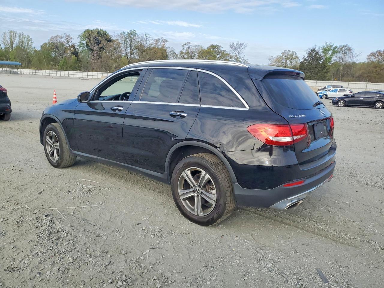2018 Mercedes-Benz Glc 300 - zdjęcie 2