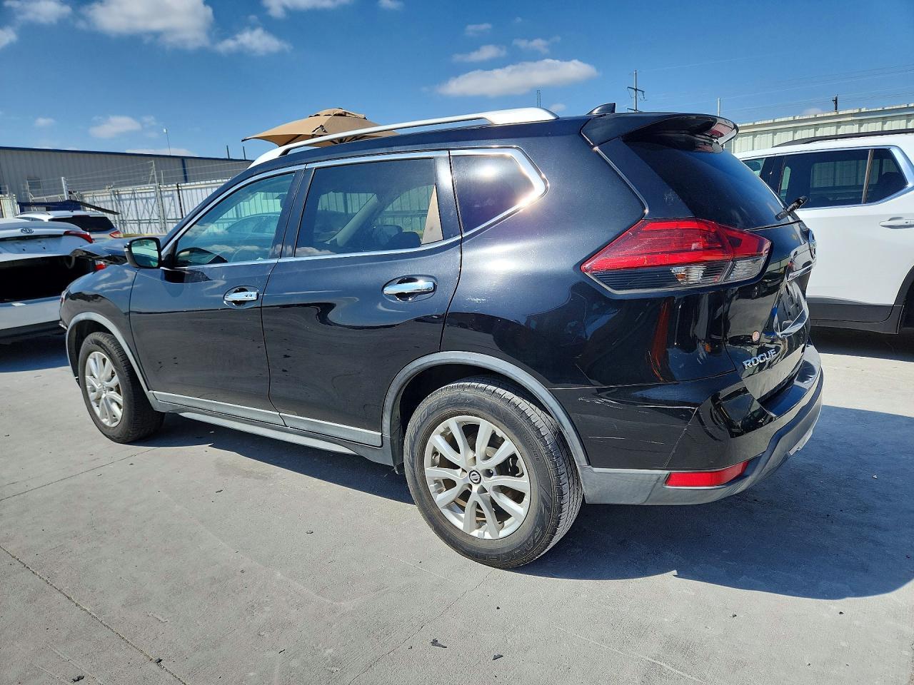 2017 Nissan Rogue Sv - zdjęcie 2