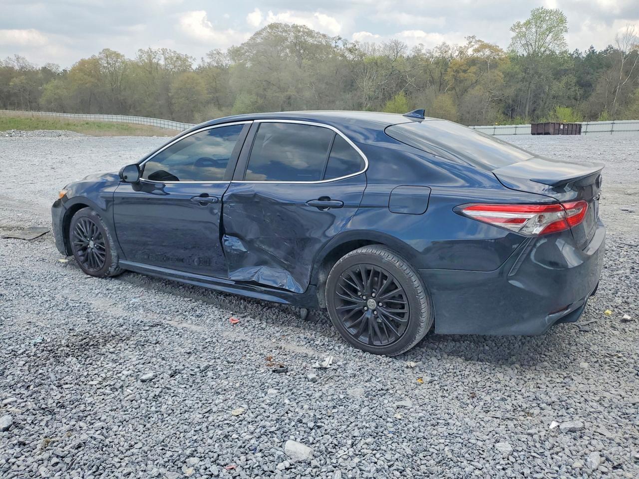 2019 Toyota Camry Se - zdjęcie 2