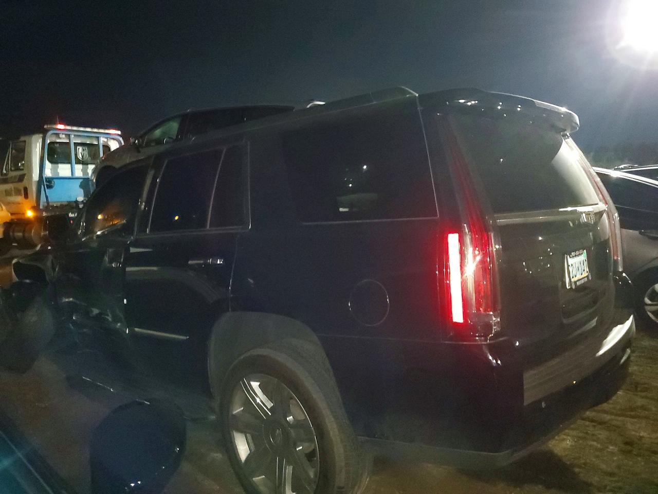 2016 Cadillac Escalade Luxury - zdjęcie 2