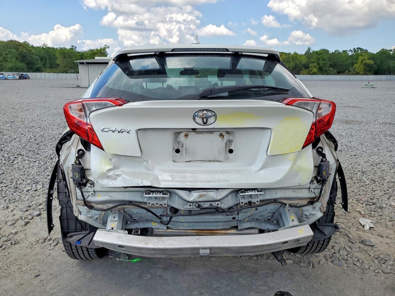 2020 Toyota C-Hr Xle - zdjęcie 6