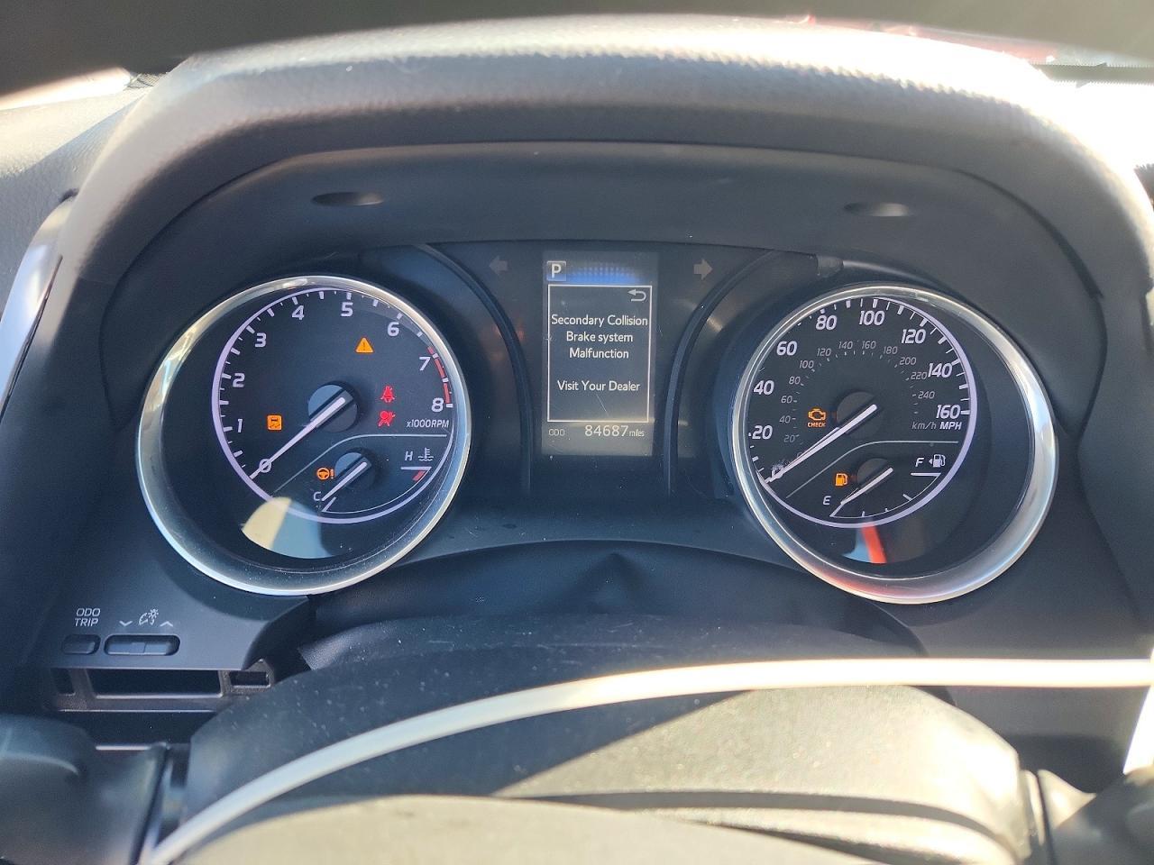 2020 Toyota Camry Le - zdjęcie 9