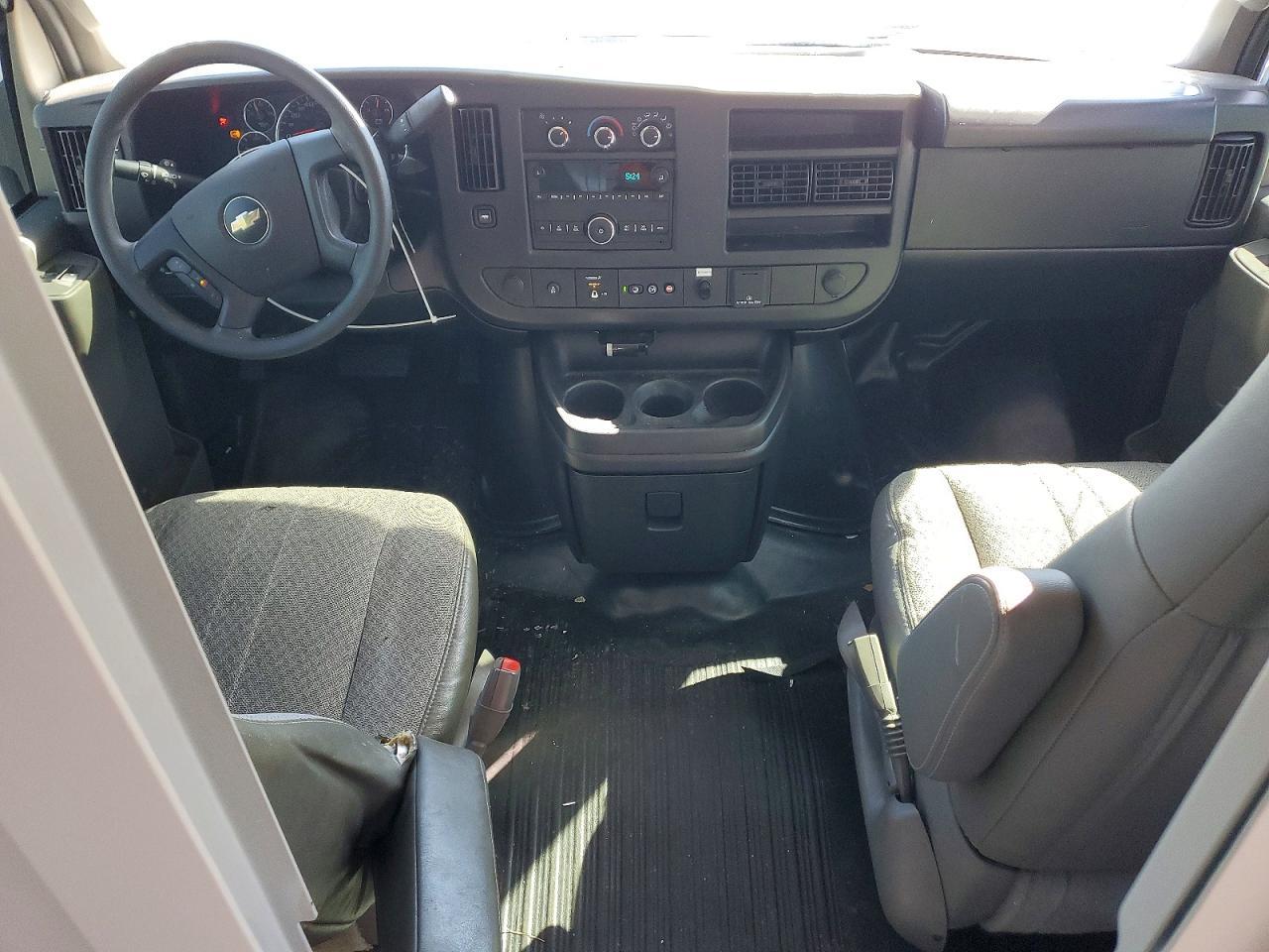2025 Chevrolet Express Cutaway G4500 - zdjęcie 8