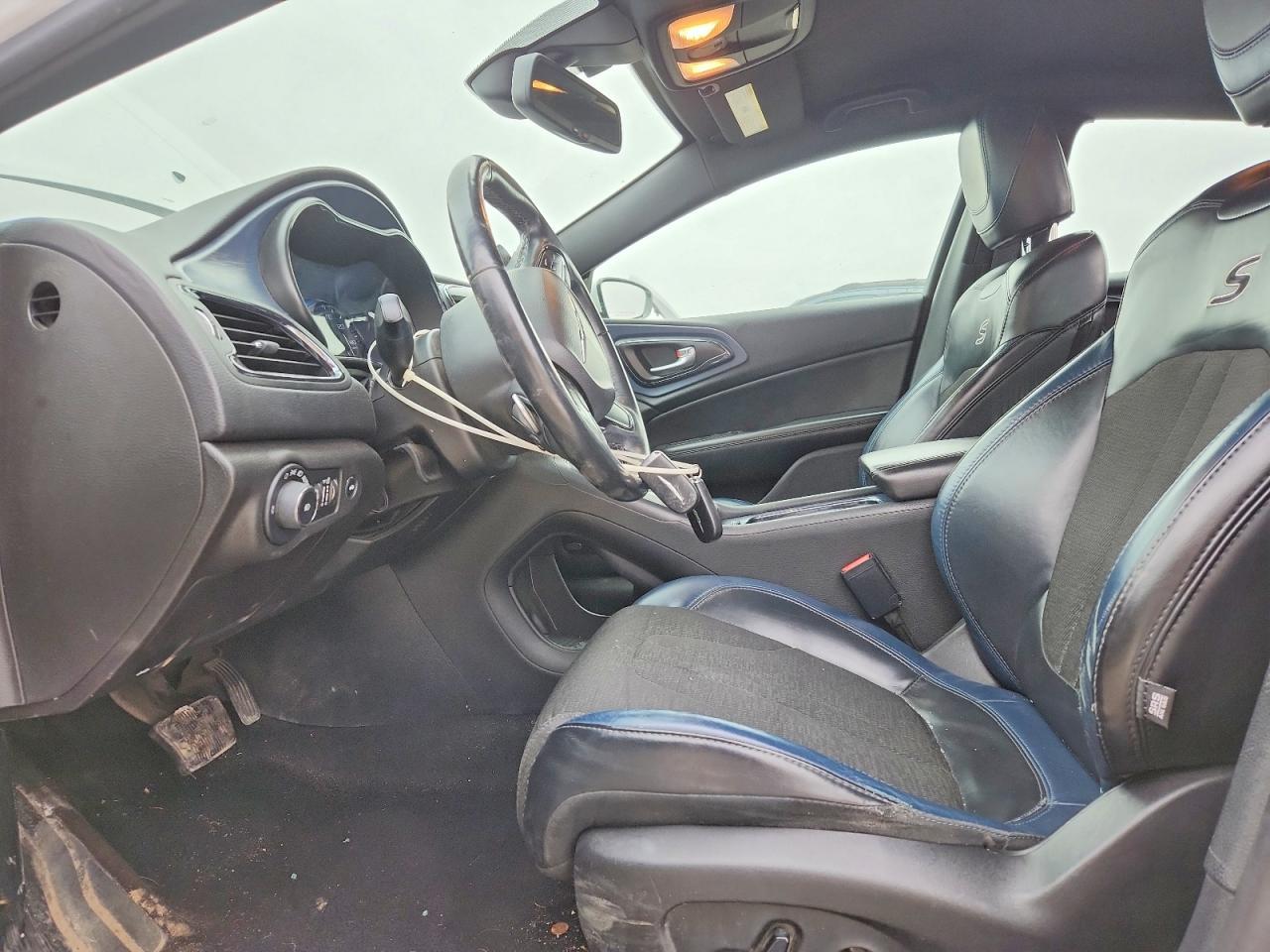 2016 Chrysler 200 S - zdjęcie 7