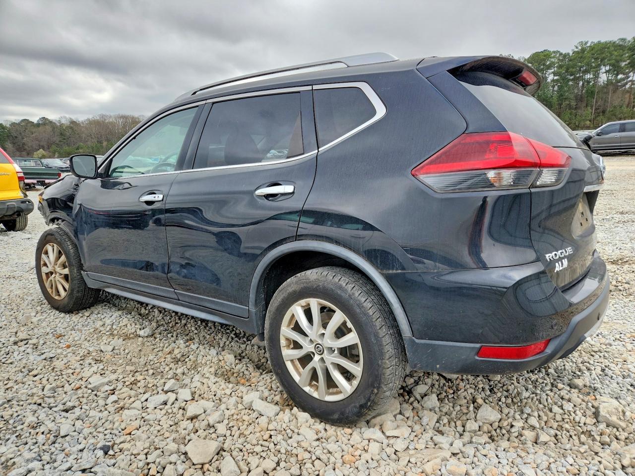 2020 Nissan Rogue Sv - zdjęcie 2