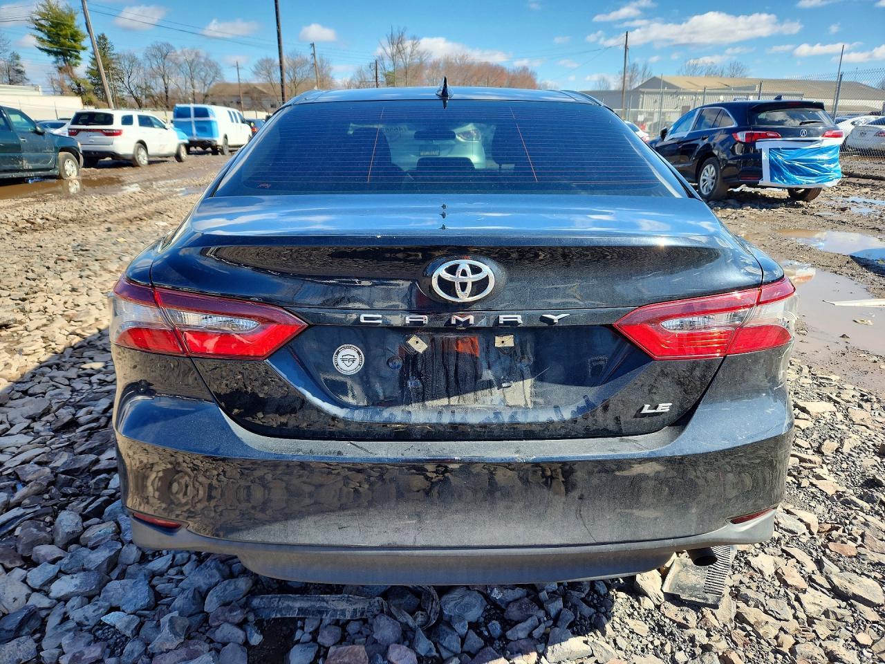 2021 Toyota Camry Le - zdjęcie 6