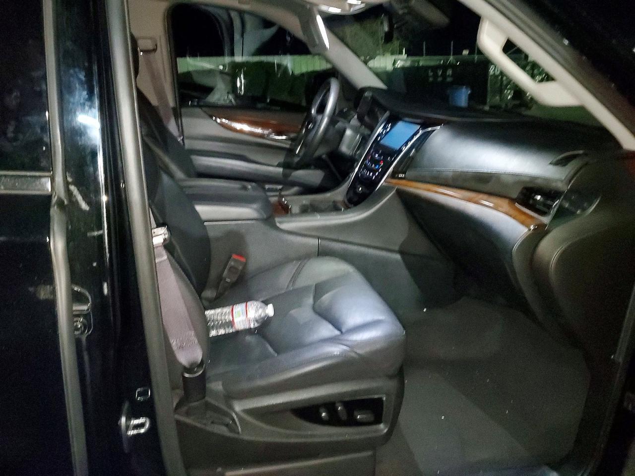 2016 Cadillac Escalade Luxury - zdjęcie 13