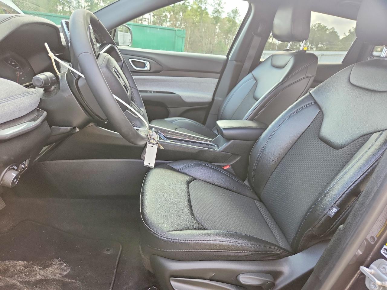 2024 Jeep Compass Latitude - zdjęcie 7