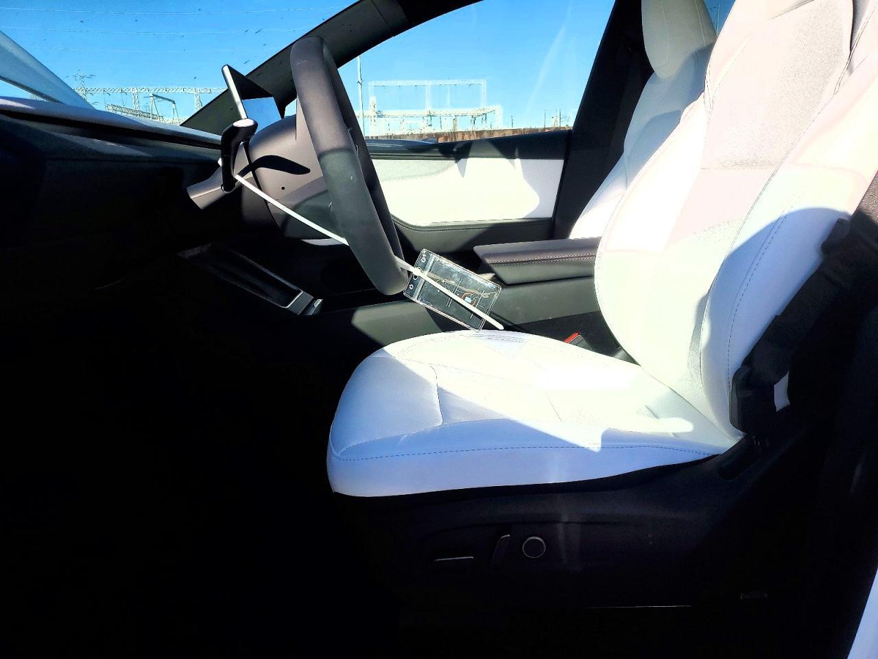 2026 Tesla Model Y - zdjęcie 7