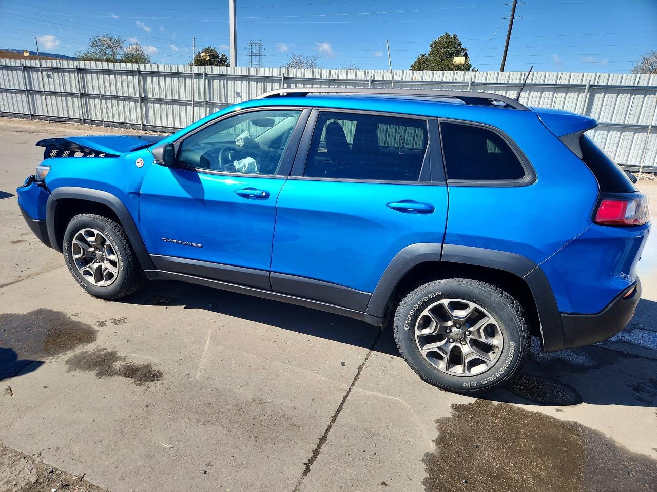 2021 Jeep Cherokee Trailhawk - zdjęcie 2