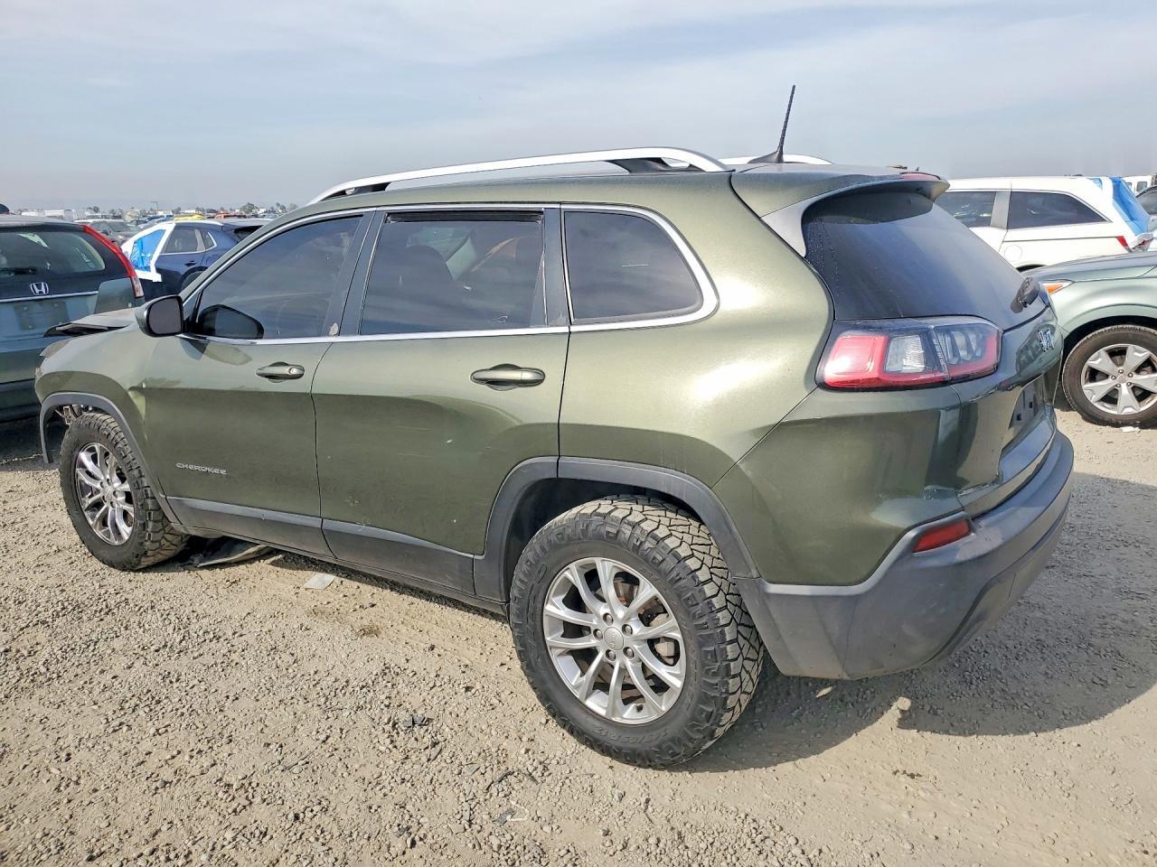 2019 Jeep Cherokee Latitude - zdjęcie 2