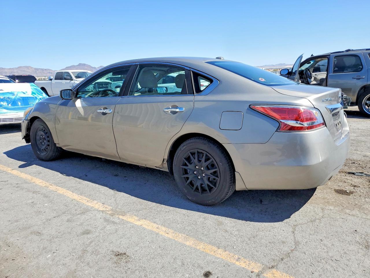 2015 Nissan Altima 2.5 S - zdjęcie 2