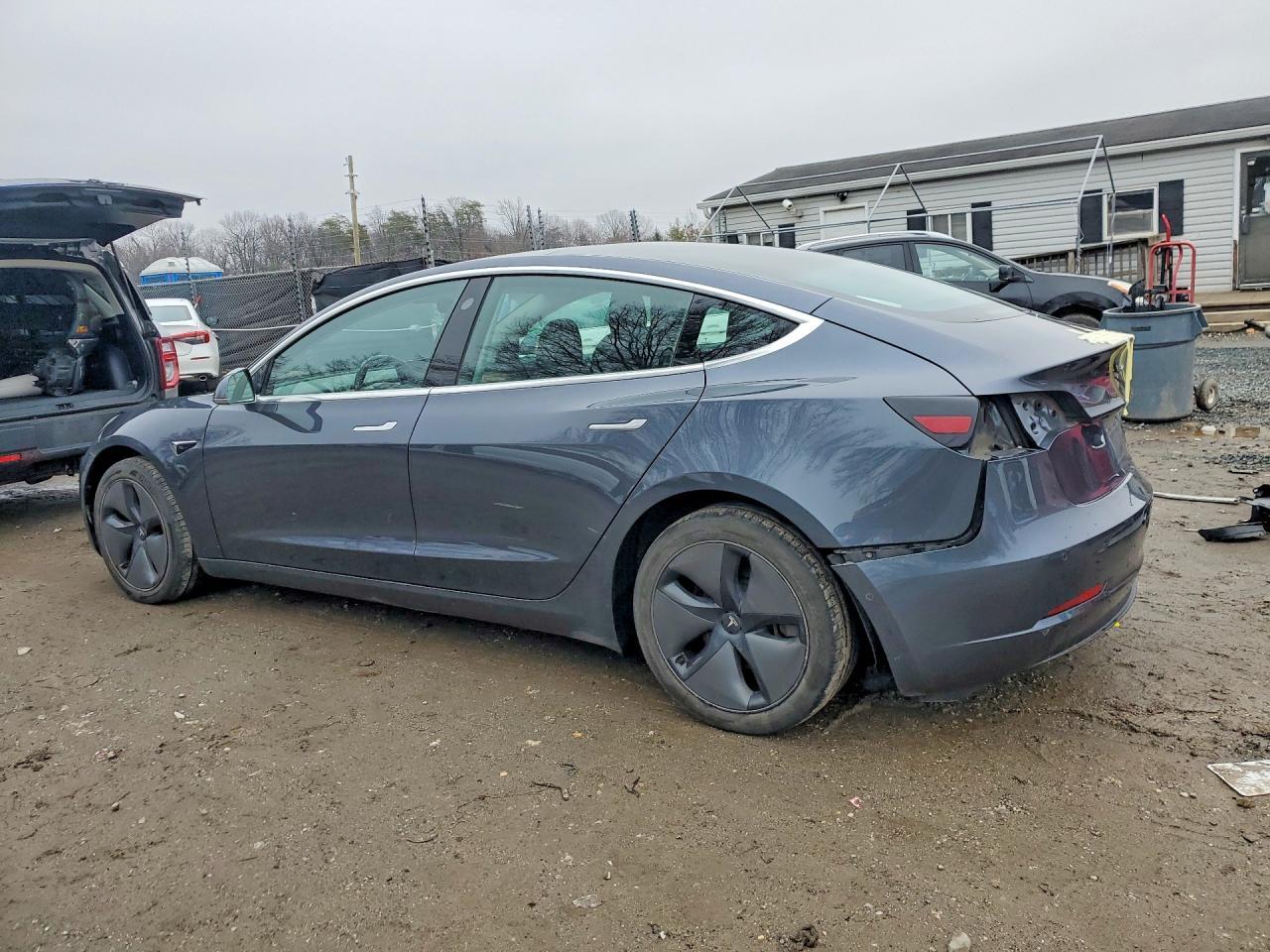 2019 Tesla Model 3 - zdjęcie 2