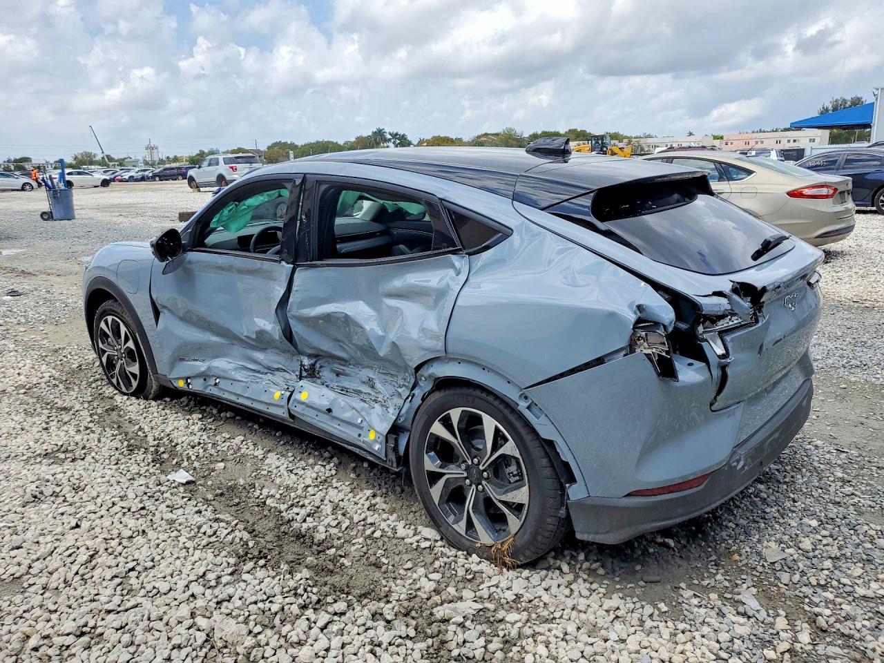 2025 Ford Mustang Mach-E Select - zdjęcie 2
