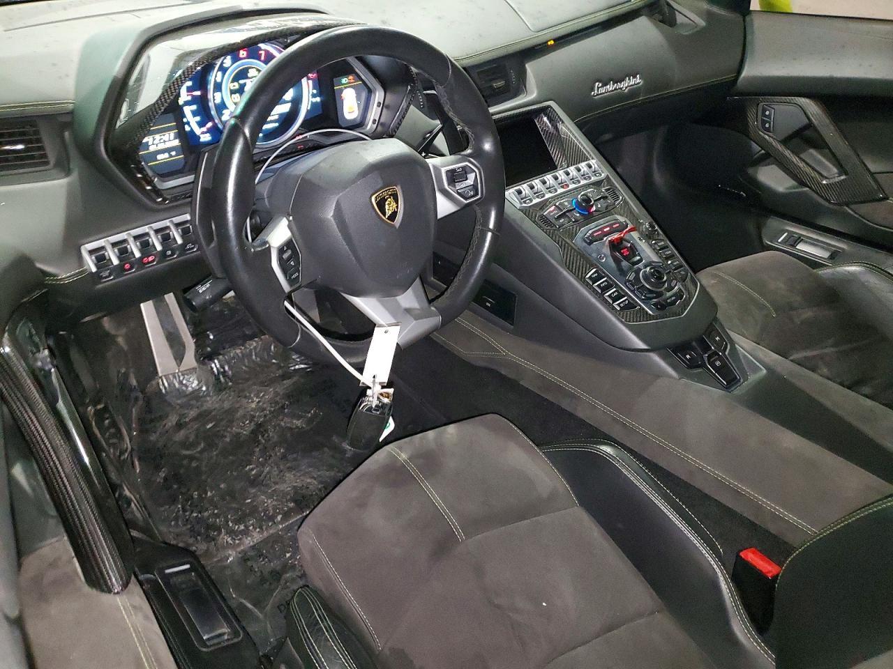 2014 Lamborghini Aventador - zdjęcie 8