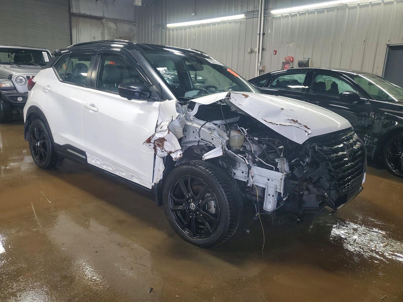 2021 Nissan Kicks Sr - zdjęcie 4