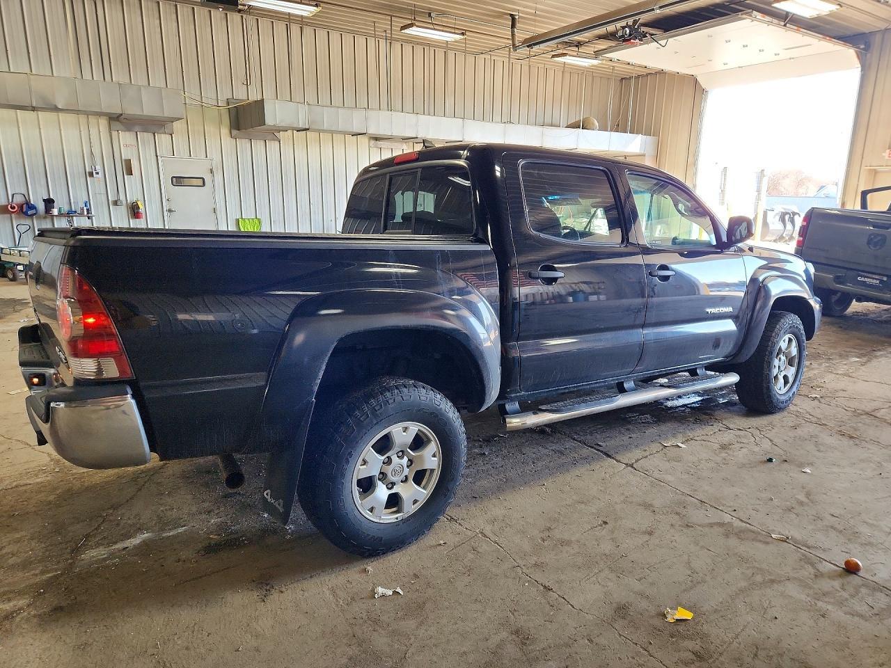 2015 Toyota Tacoma V6 - zdjęcie 3