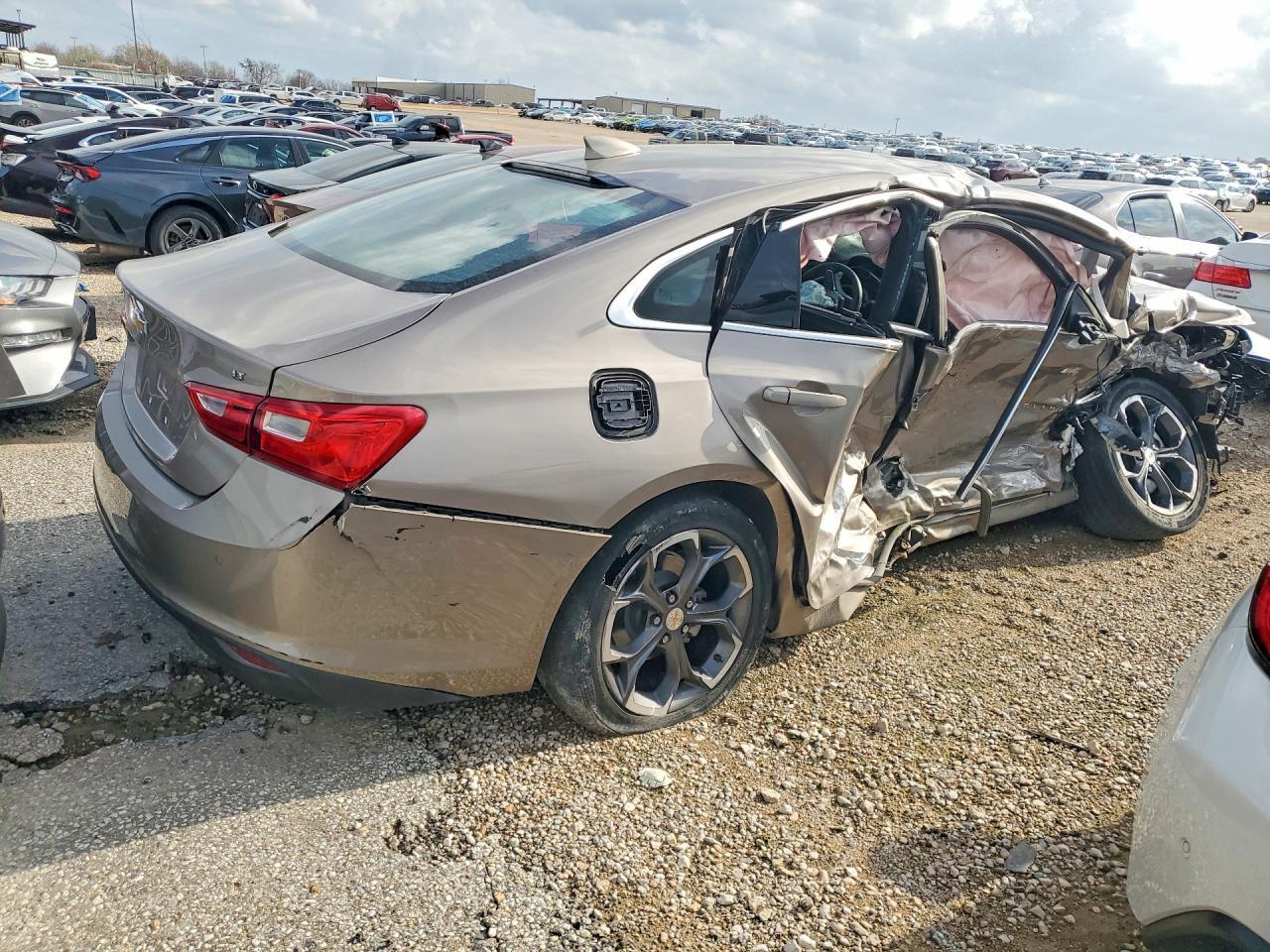 2024 Chevrolet Malibu Lt - zdjęcie 3