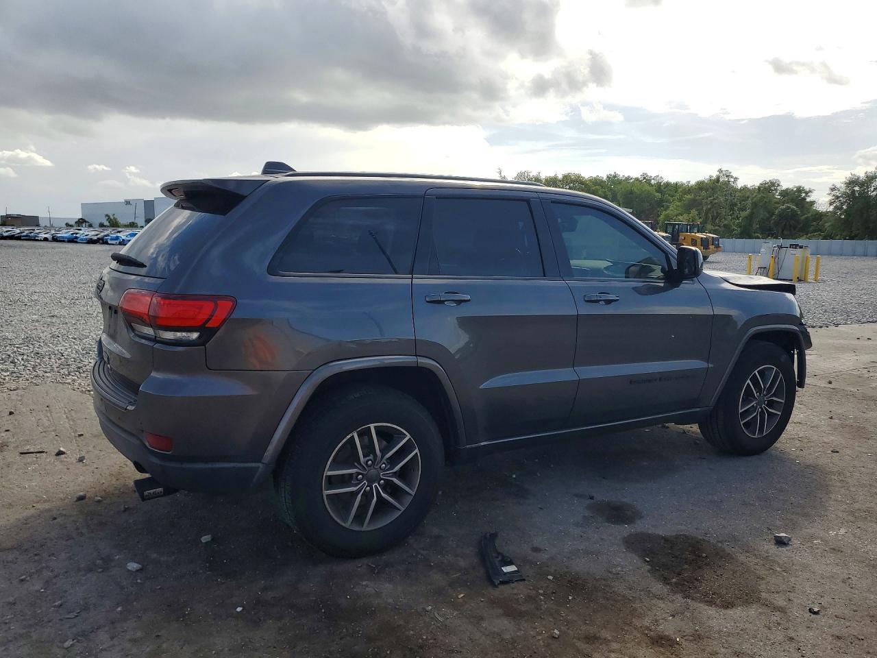 2017 Jeep Grand Cherokee Laredo - zdjęcie 3