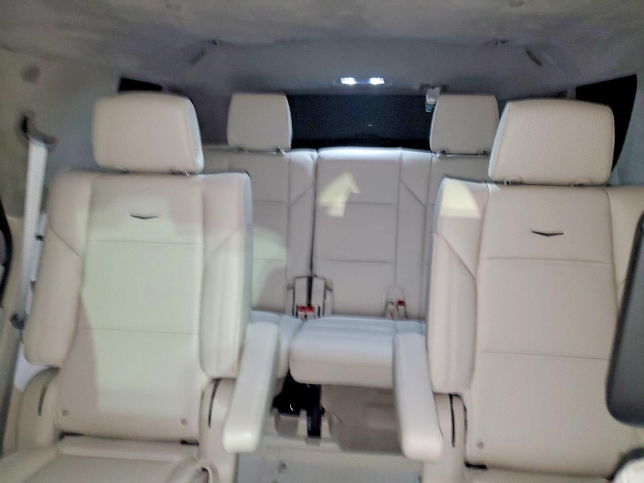 2026 Cadillac Escalade Sport Platinum - zdjęcie 10