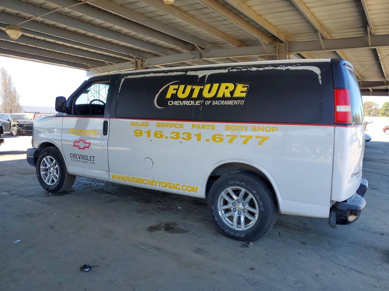 2014 Chevrolet Express G1500 - zdjęcie 2