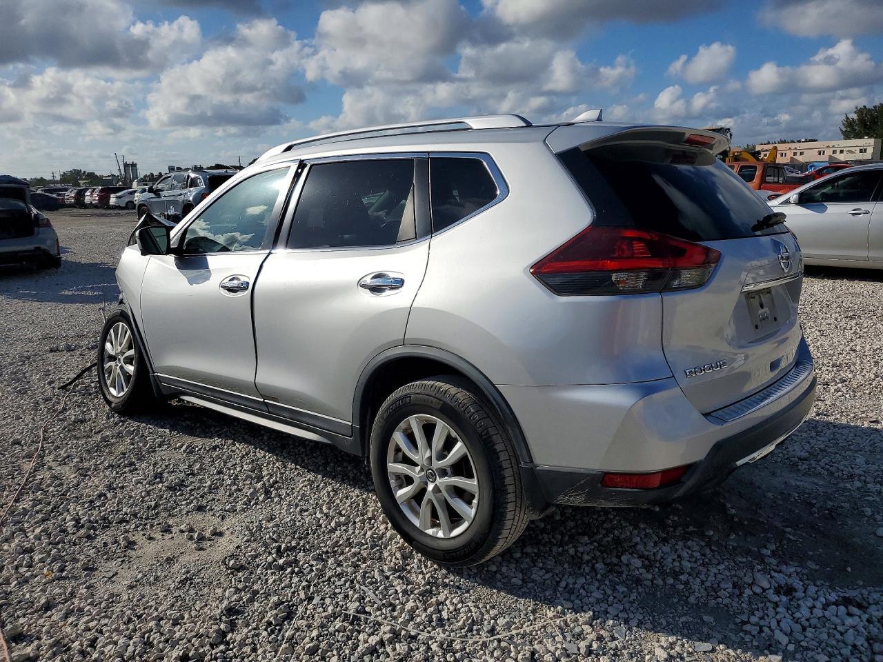 2018 Nissan Rogue Sv - zdjęcie 2