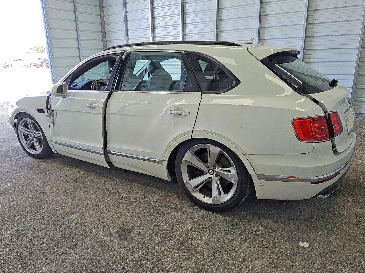 2017 Bentley Bentayga - zdjęcie 2