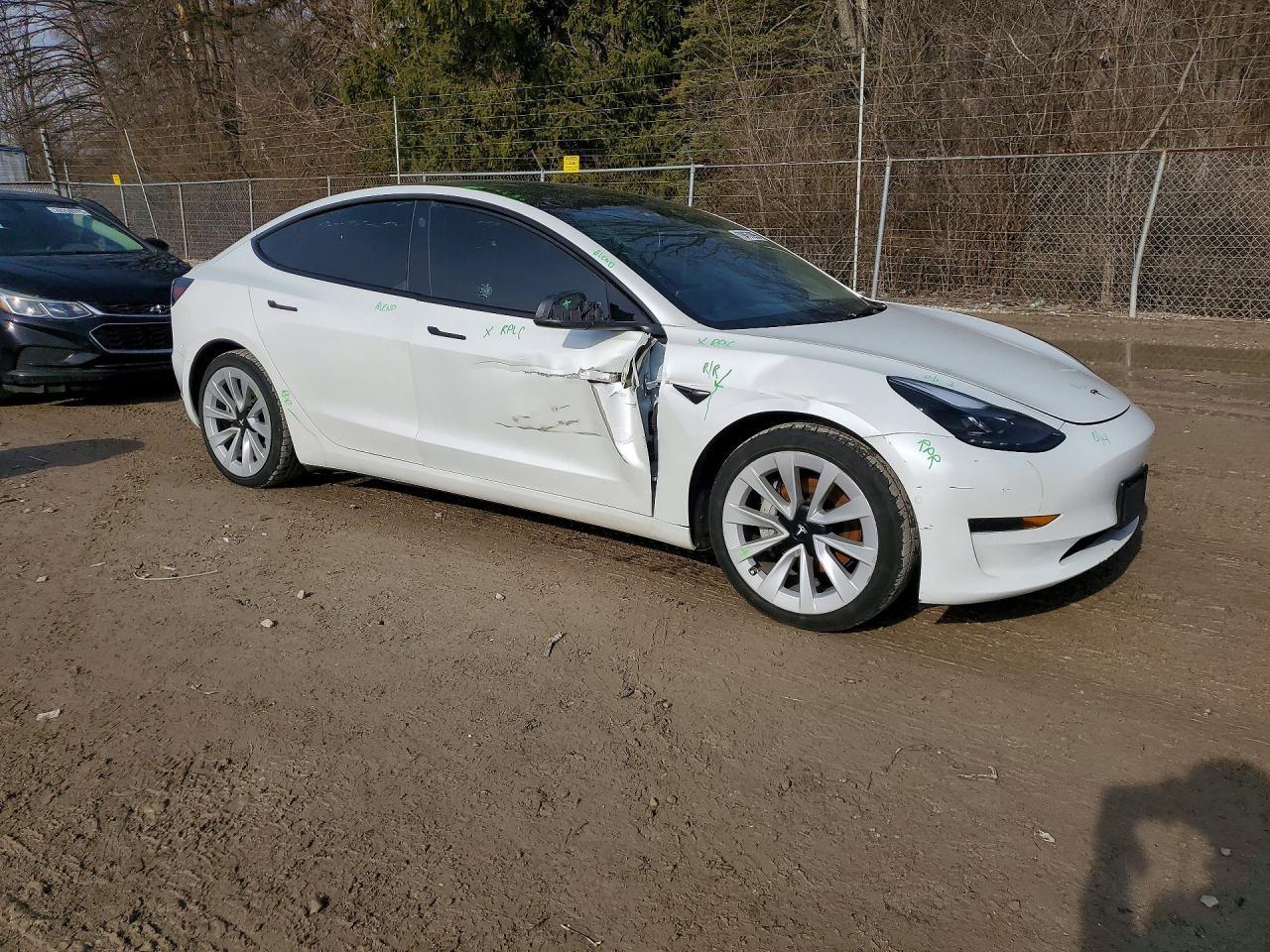 2022 Tesla Model 3 - zdjęcie 4
