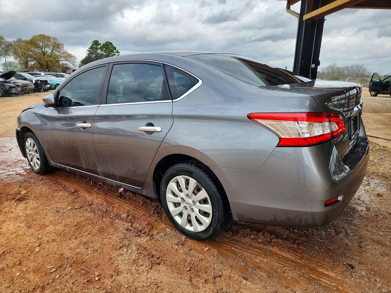 2015 Nissan Sentra S - zdjęcie 2