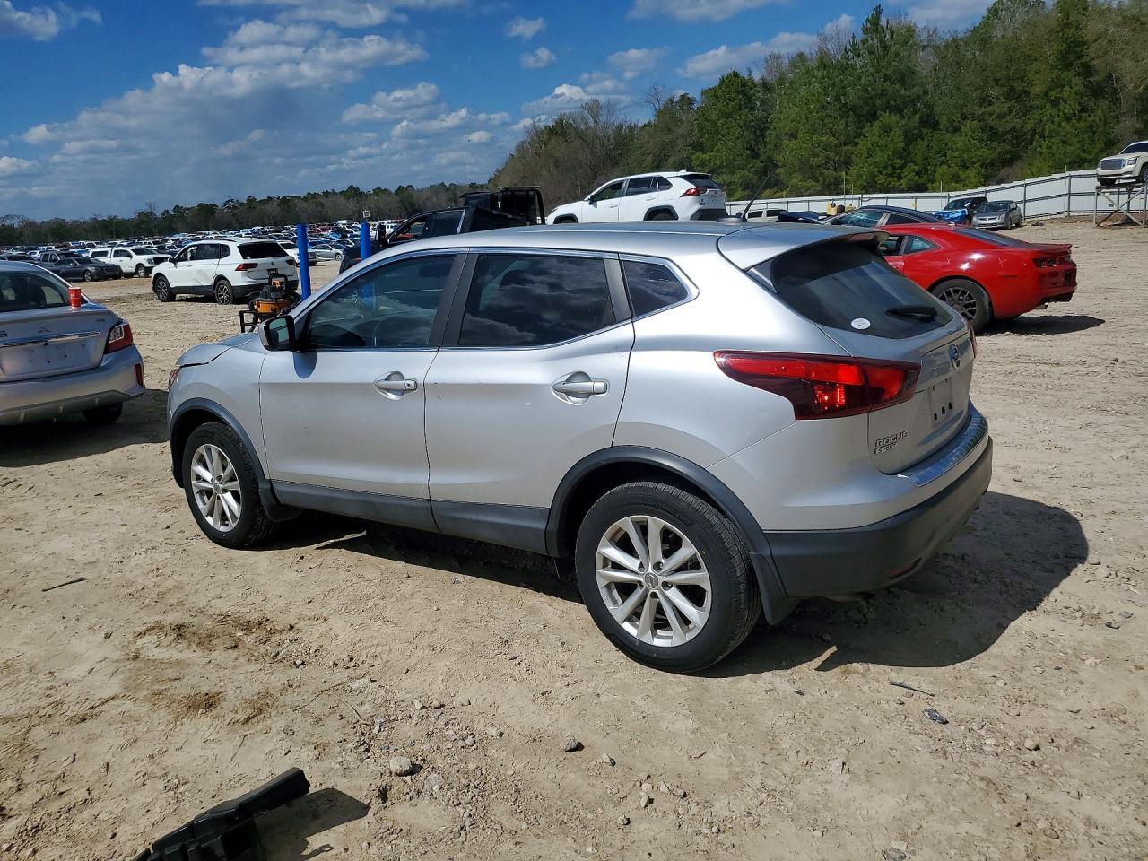 2017 Nissan Rogue Sport S - zdjęcie 2