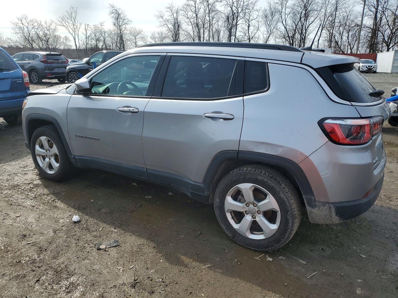 2018 Jeep Compass Latitude - zdjęcie 2
