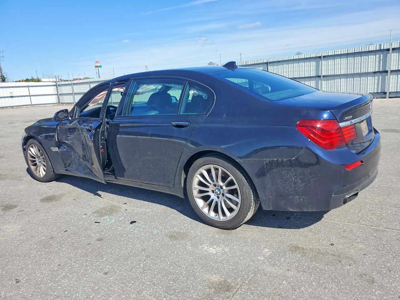 2014 BMW 750 Lxi - zdjęcie 2