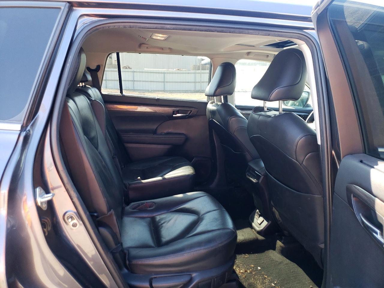 2020 Toyota Highlander - zdjęcie 11