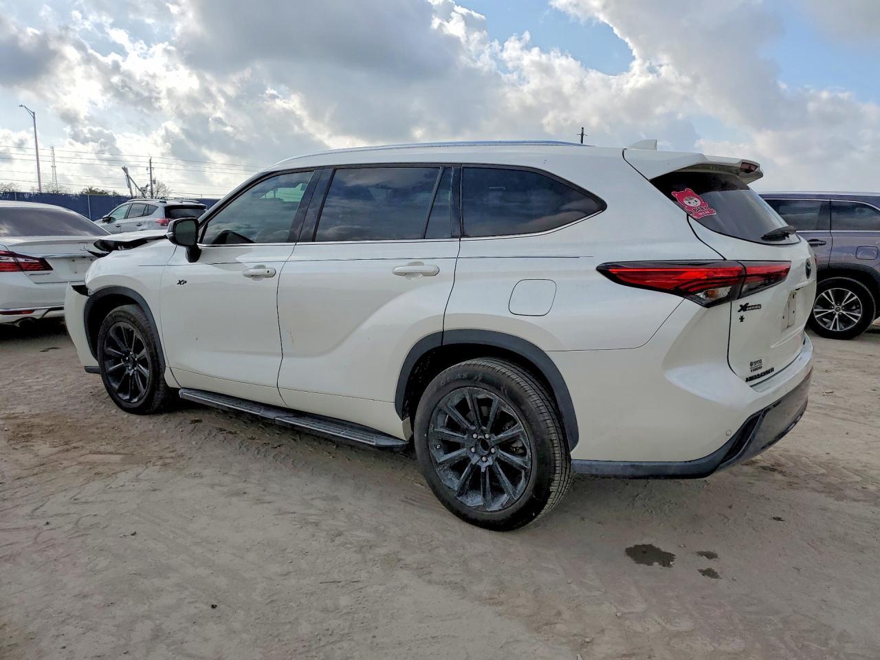 2021 Toyota Highlander Limited - zdjęcie 2