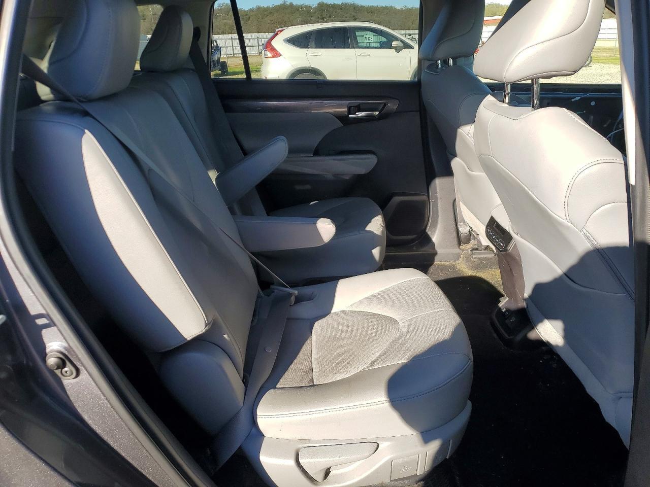 2021 Toyota Highlander Hybrid Limited - zdjęcie 11