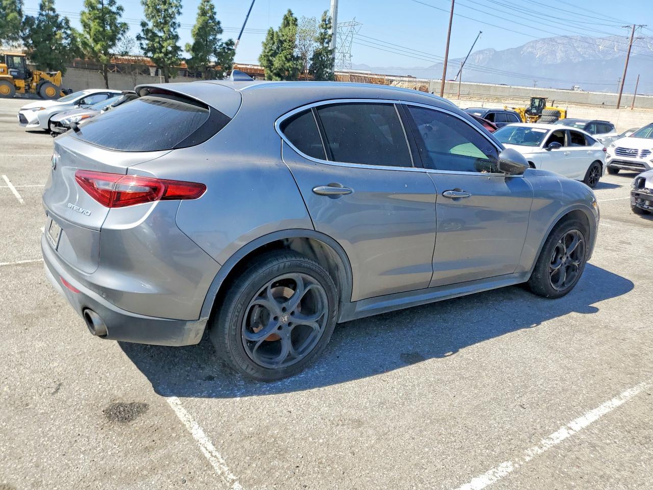 2018 Alfa Romeo Stelvio Ti - zdjęcie 3