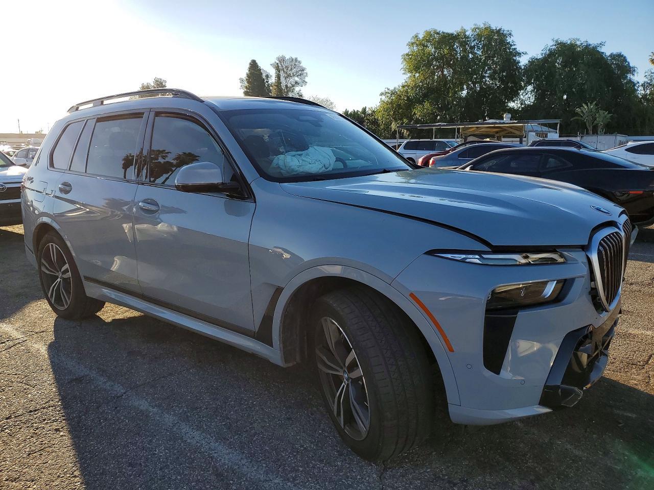 2023 BMW X7 xDrive40I - zdjęcie 4