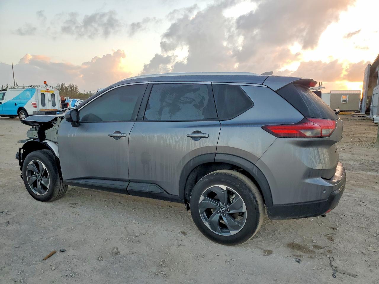 2025 Nissan Rogue Sv - zdjęcie 2