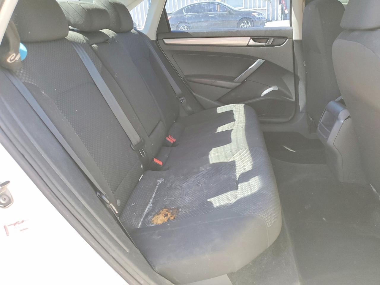 2015 Volkswagen Passat S - zdjęcie 10