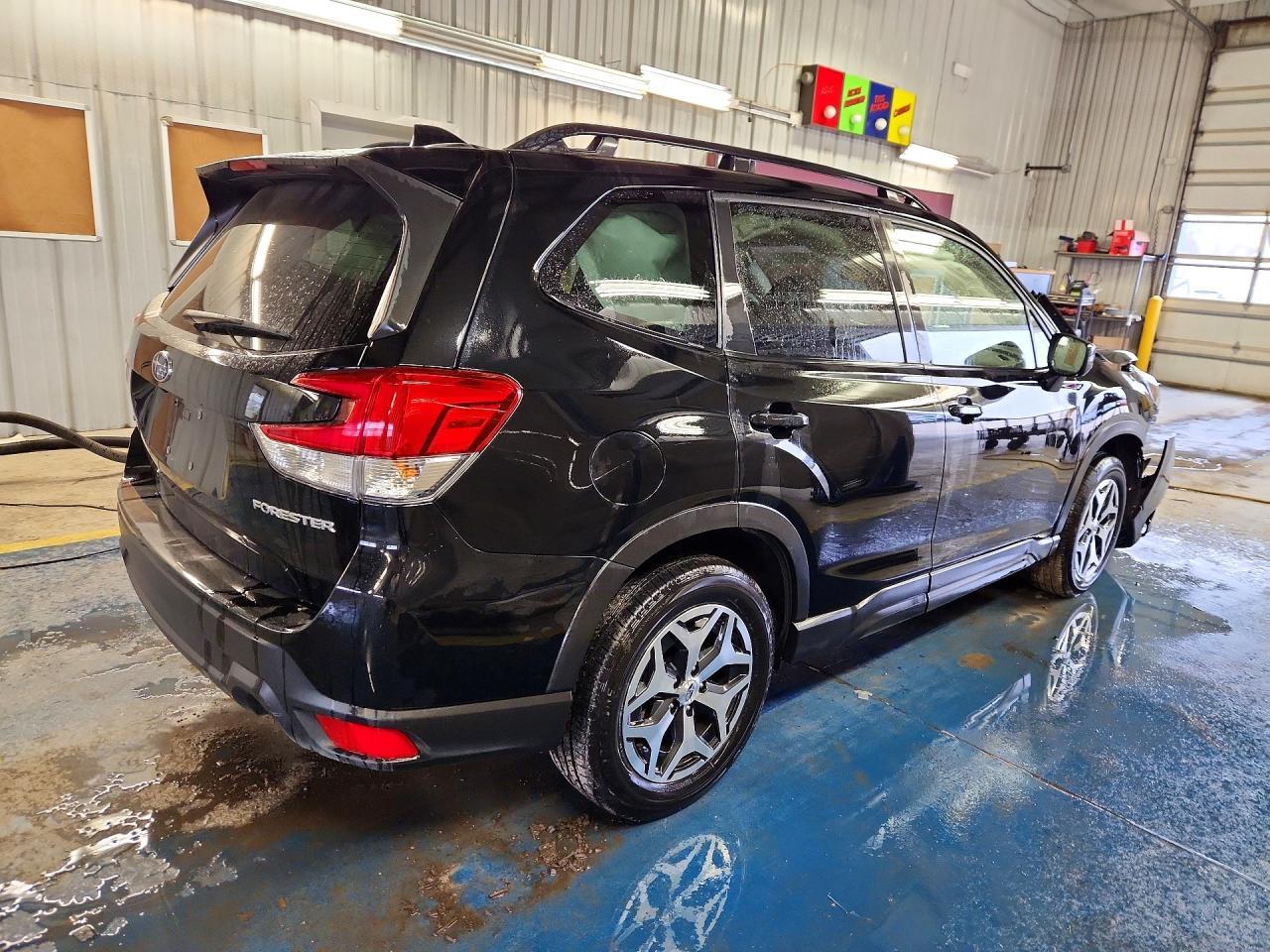 2024 Subaru Forester Premium - zdjęcie 3