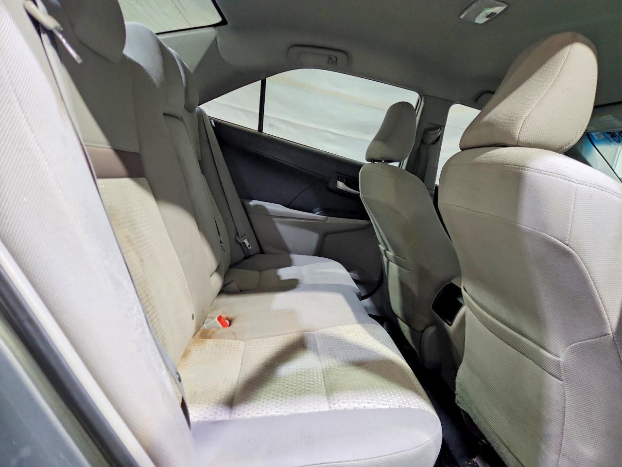 2014 Toyota Camry Le - zdjęcie 10