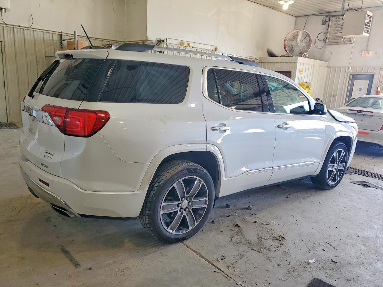 2019 GMC Acadia Denali - zdjęcie 3